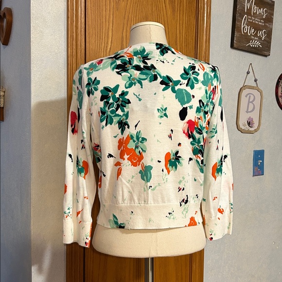 NWT Lands End Green Floral Cardigan - Women’s Size Small - Picture 3 of 7